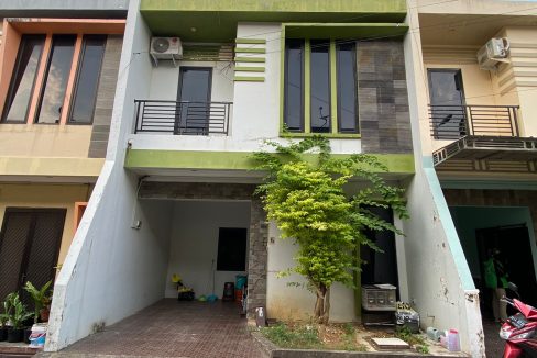 Townhouse tengah Kota Escholl Residen Palembang (1)
