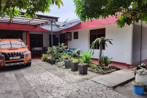 RUMAH MEWAH JALAN NURI DEKAT WARKOP NURI PALEMBANG (0,1)