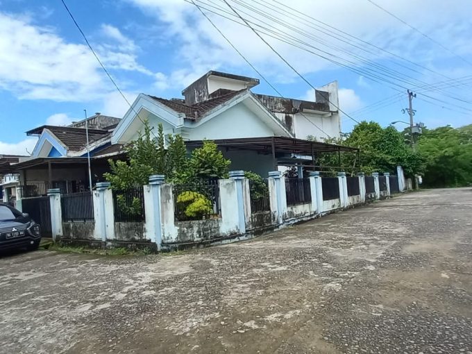 DIJUAL RUMAH HALAMAN LUAS KM 10 PALEMBANG