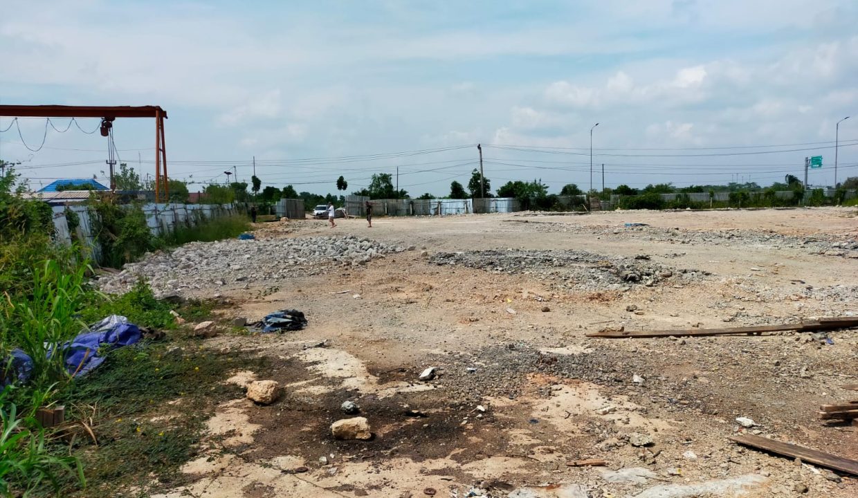 DISEWAKATAN TANAH KERAS DEKAT PINTU TOL INDRALAYA (3)