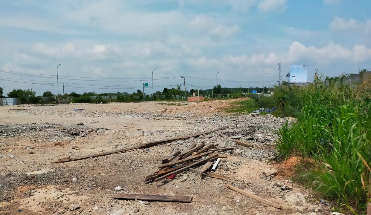 DISEWAKATAN TANAH KERAS DEKAT PINTU TOL INDRALAYA (4)