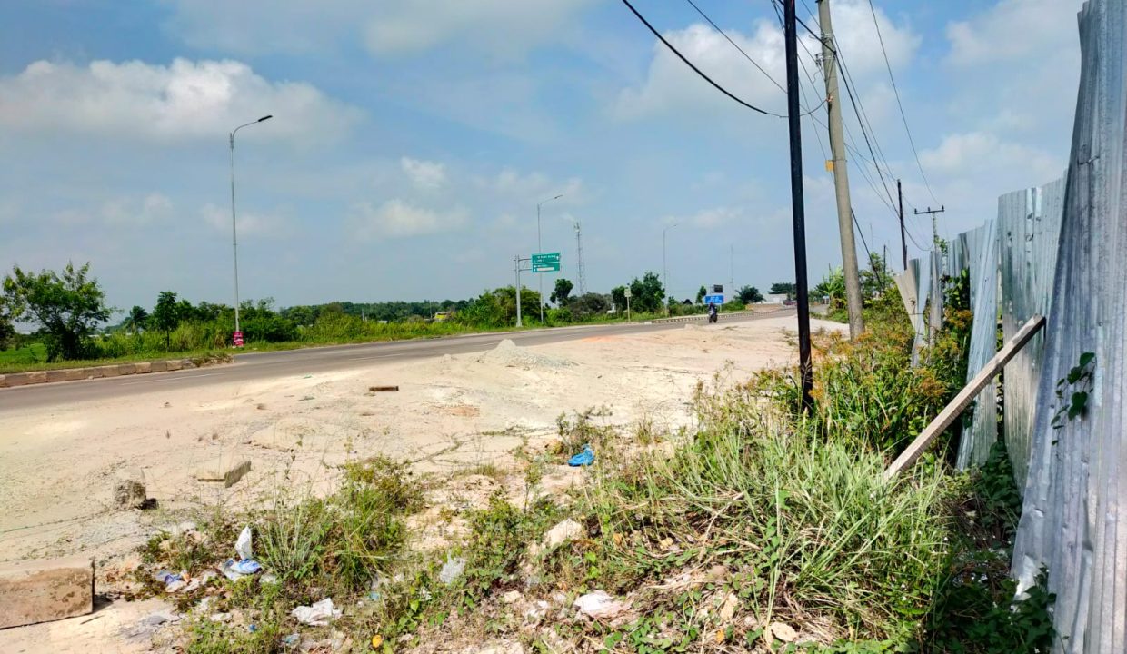 DISEWAKATAN TANAH KERAS DEKAT PINTU TOL INDRALAYA (5)