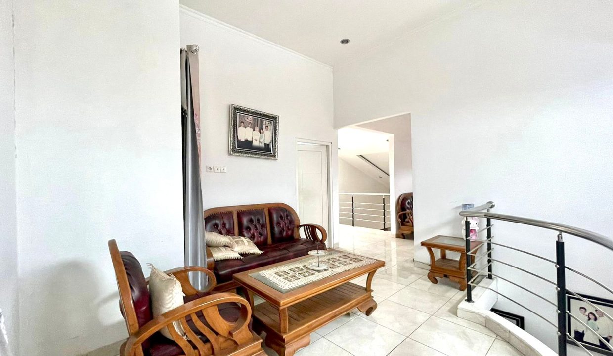 DIJUAL RUMAH FULL FURNISH JALAN WAY HITAM PALEMBANG (2,1)