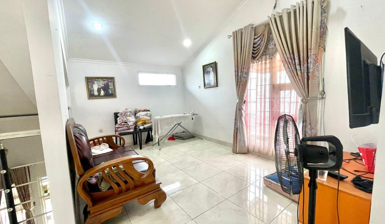 DIJUAL RUMAH FULL FURNISH JALAN WAY HITAM PALEMBANG (4,9)