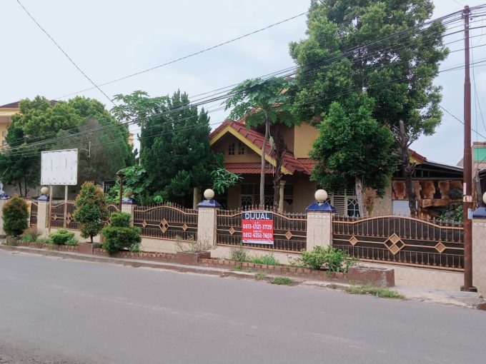DIJUAL RUMAH HALAMAN LUAS AREA PAKJO PALEMBANG