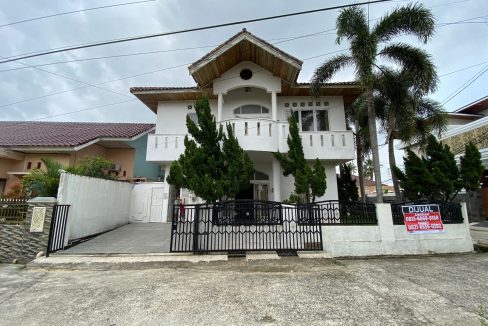 DIJUAL RUMAH MEWAH GRIYA ROSA JALAN YAYASAN 2 PALEMBANG (0,2)