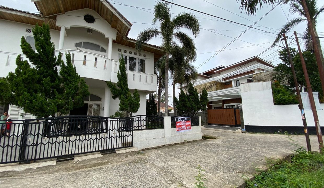 DIJUAL RUMAH MEWAH GRIYA ROSA JALAN YAYASAN 2 PALEMBANG (1)
