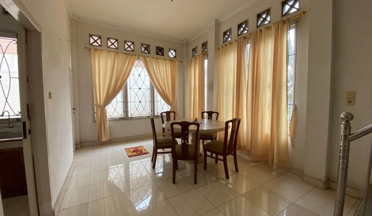 DIJUAL RUMAH MEWAH GRIYA ROSA JALAN YAYASAN 2 PALEMBANG (7)
