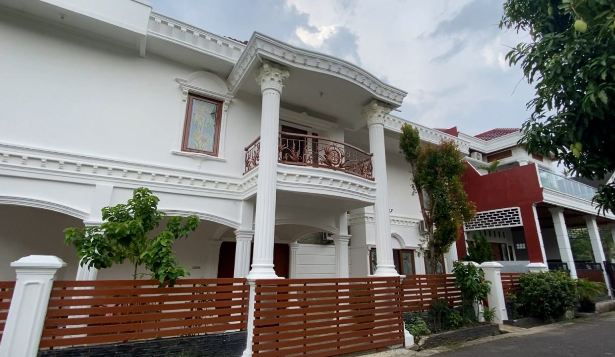 DIJUAL RUMAH HADAP TIMUR AREA BUKIT HARGA DIBAWAH PASAR (0,1)