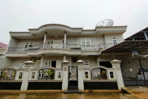 DIJUAL RUMAH MEWAH KOMPLEK VILLA BARI PALEMBANG (1)