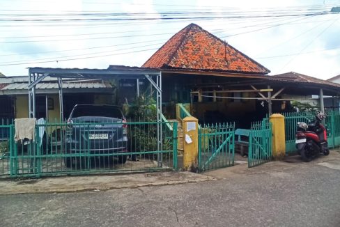 DIJUAL RUMAH SEMI PERMANEN BELAKANG THE ZURI HOTEL PALEMBANG (0,6)
