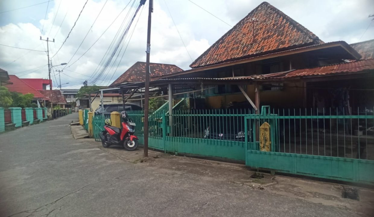 DIJUAL RUMAH SEMI PERMANEN BELAKANG THE ZURI HOTEL PALEMBANG (1)