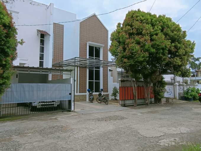 DIJUAL RUMAH TENGAH KOTA DEKAT KANTOR LURAH DEMANG LEBAR DAUN PALEMBANG