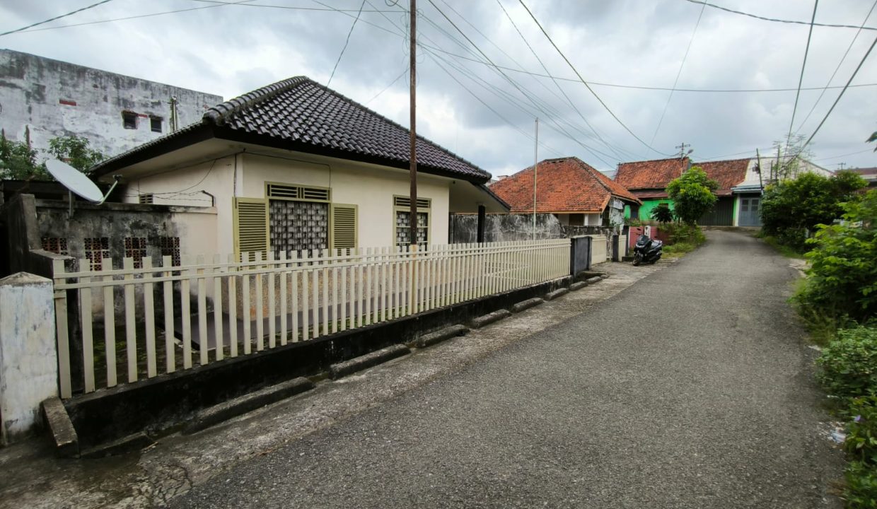 DIJUAL RUMAH JALAN LETNAN HADIN - SUDIRMAN PALEMBANG (1,1)