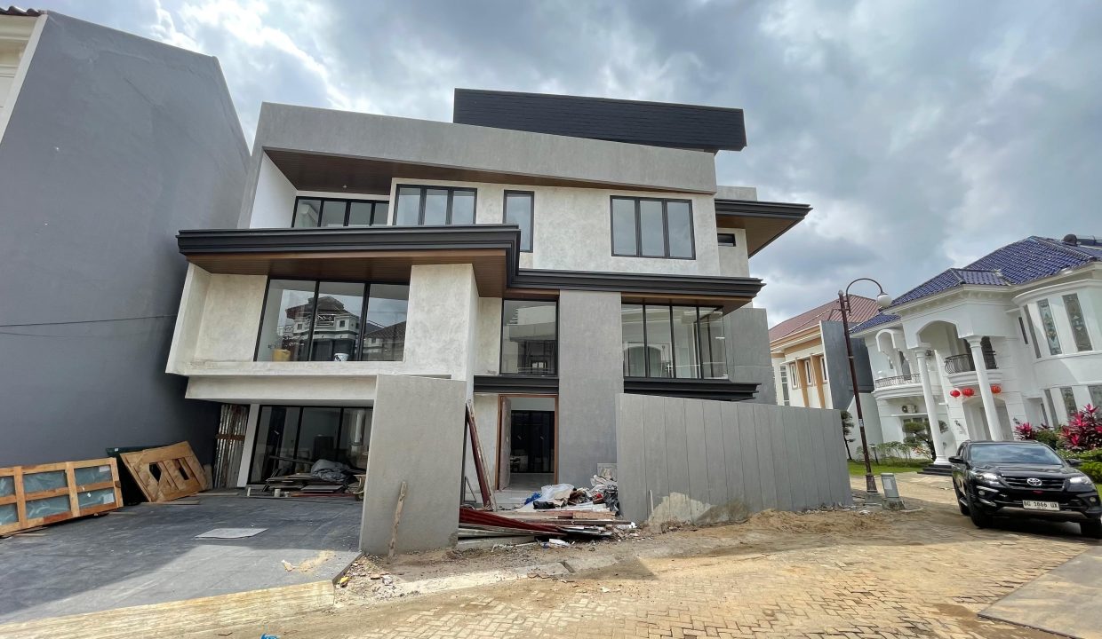 RUMAH MEWAH BHL EVERGREEN PALEMBANG (1)