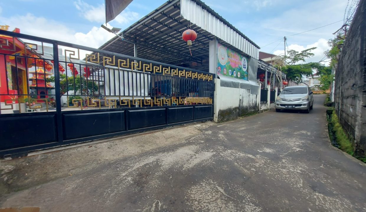 RUMAH TAMAN KENTEN PALEMBANG PEKARANGAN LUAS (0,0)