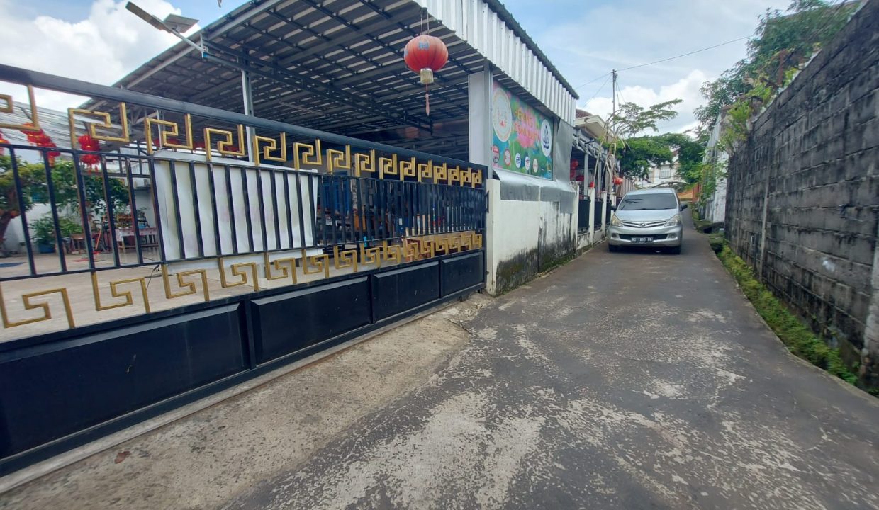 RUMAH TAMAN KENTEN PALEMBANG PEKARANGAN LUAS (0,5)