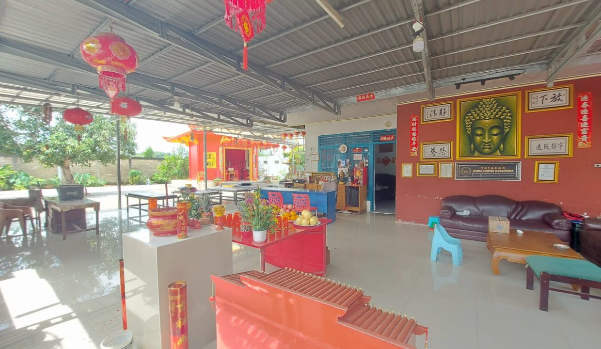 RUMAH TAMAN KENTEN PALEMBANG PEKARANGAN LUAS (10)