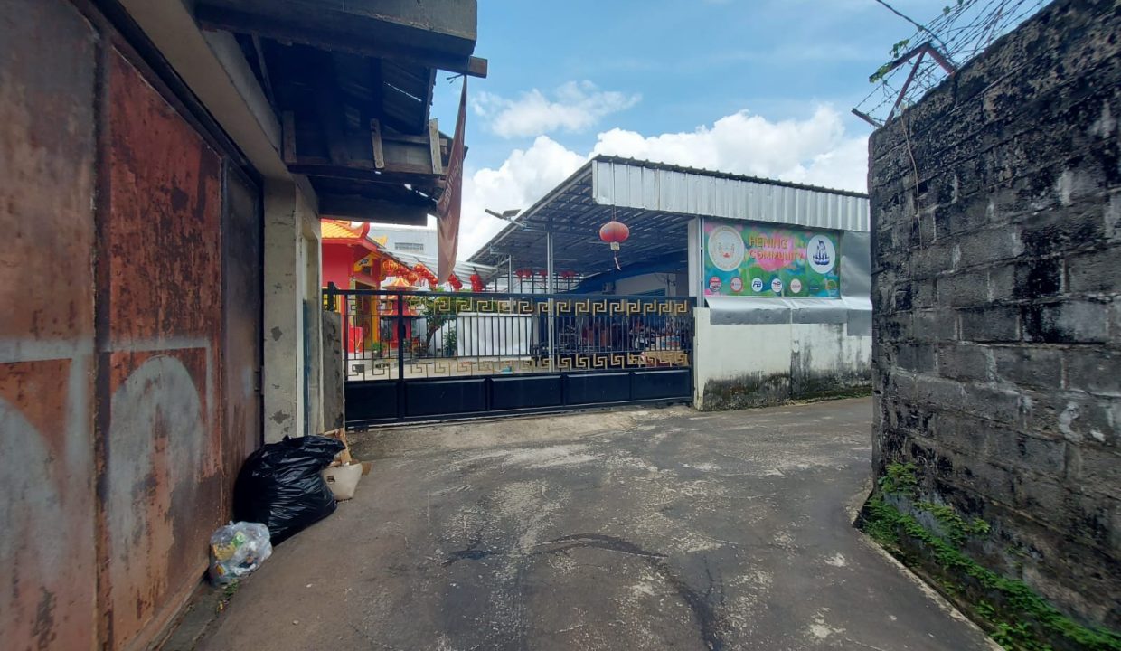 RUMAH TAMAN KENTEN PALEMBANG PEKARANGAN LUAS (3)