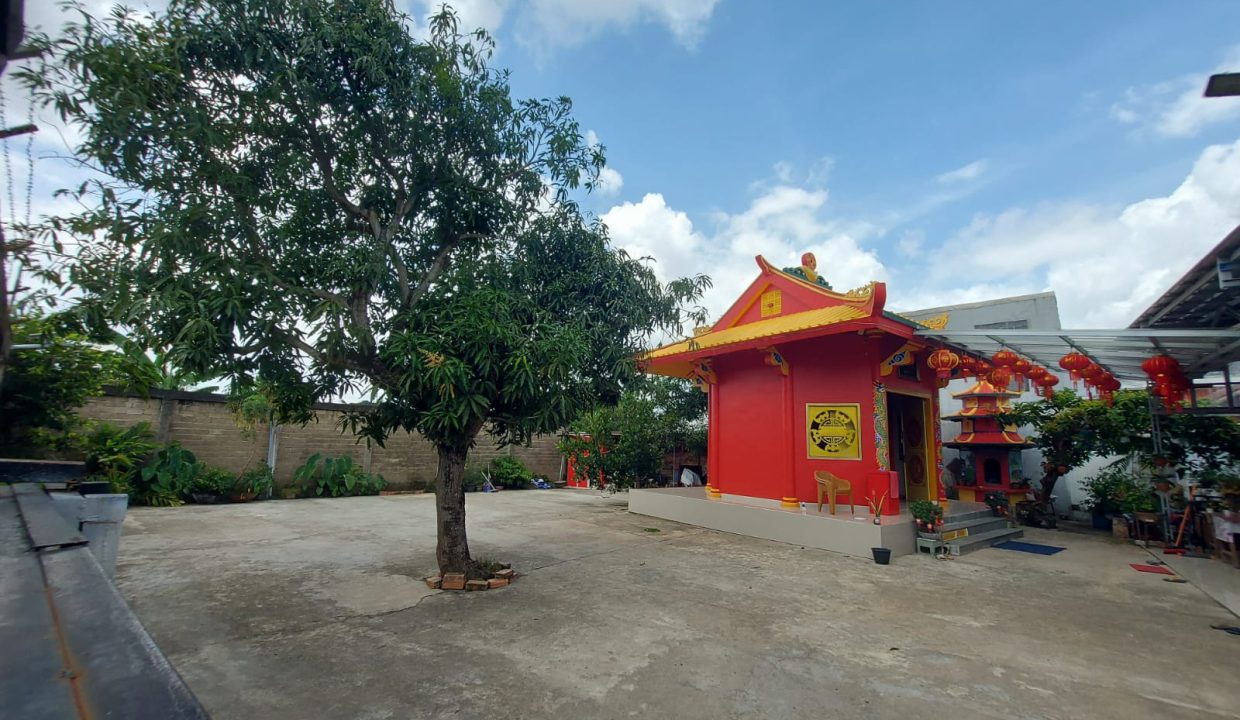 RUMAH TAMAN KENTEN PALEMBANG PEKARANGAN LUAS (4)