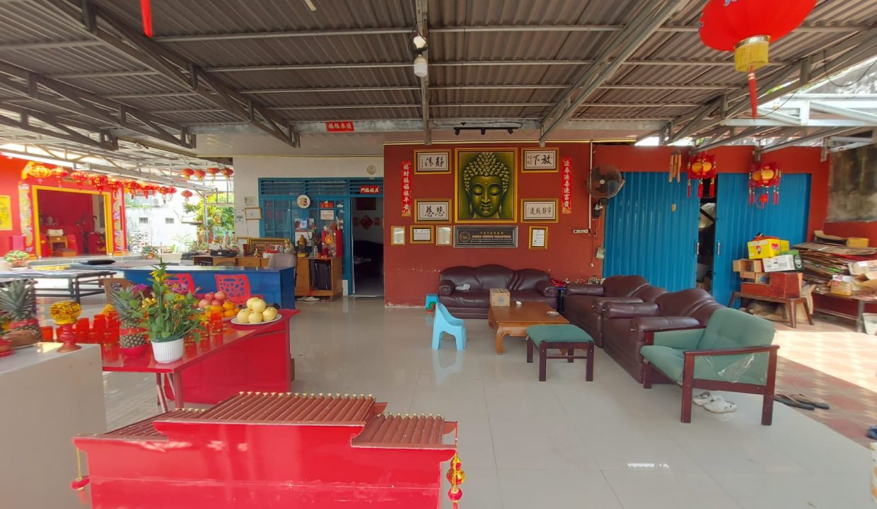 RUMAH TAMAN KENTEN PALEMBANG PEKARANGAN LUAS (8)