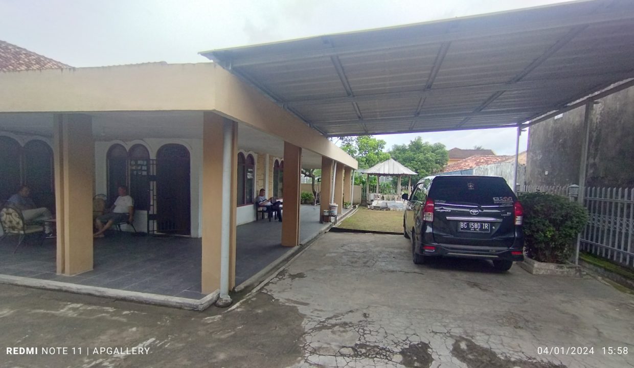 RUMAH JALAN KEMUNING (1,5)
