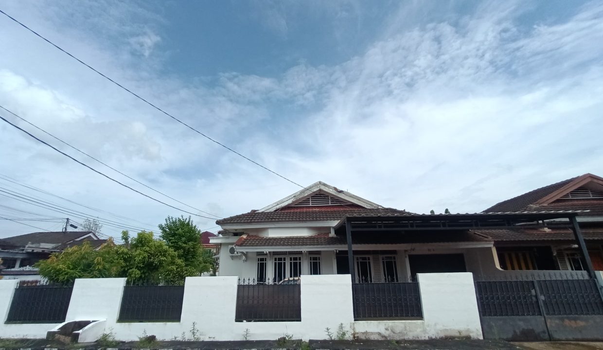 DIJUAL RUMAH HOOK KOMPLEK POLIGON PALEMBANG (1)