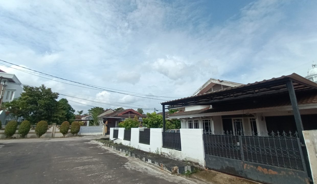 DIJUAL RUMAH HOOK KOMPLEK POLIGON PALEMBANG (2)