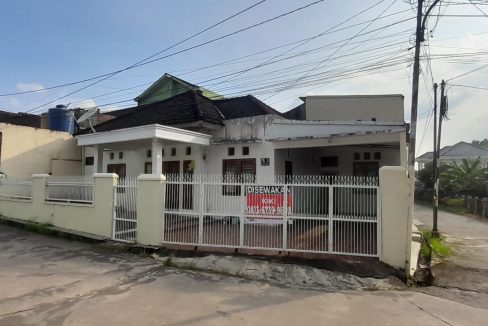 RUMAH BELAKANG ISTANA GUBERNUR DEMANG LEBAR DAUN PALEMBANG (0,9)