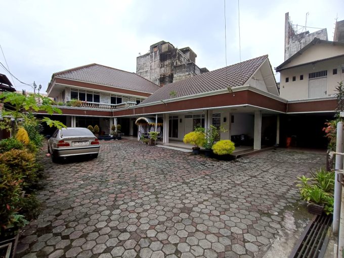 DIJUAL RUMAH BESAR JALAN VETERAN PALEMBANG