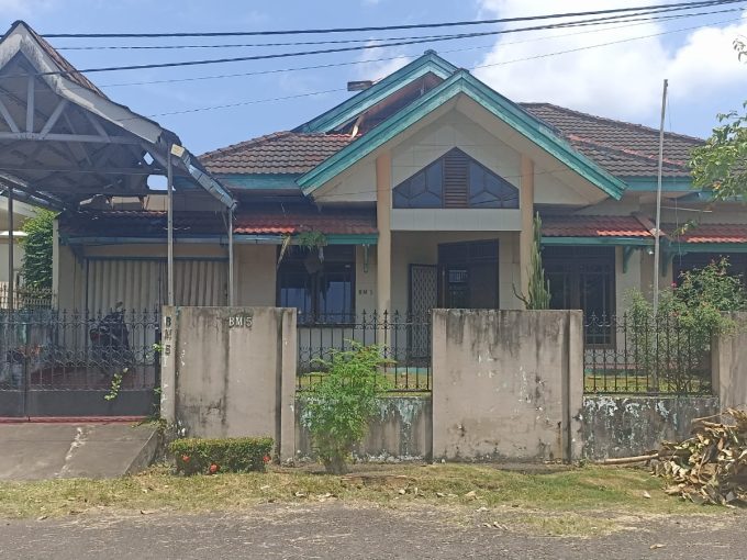 DIJUAL RUMAH TANAH LUAS KOMPLEK POLIGON BUKIT SEJAHTERA – Bonus Paviliun