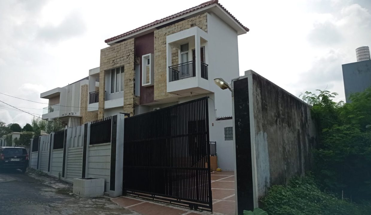 DIJUAL RUMAH KOMPLEK KEDAMAIN PERMAI PALEMBANG (0,8)