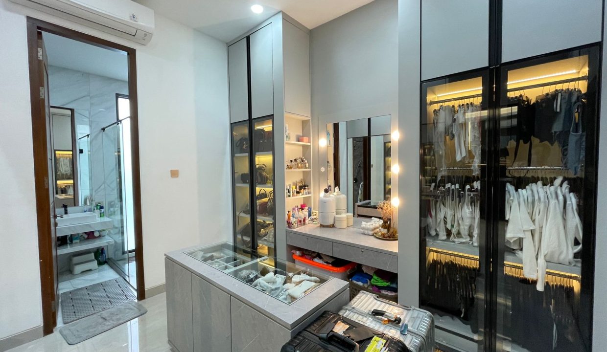 DIJUAL RUMAH MEWAH LETDA A ROZAK PALEMBANG (12)