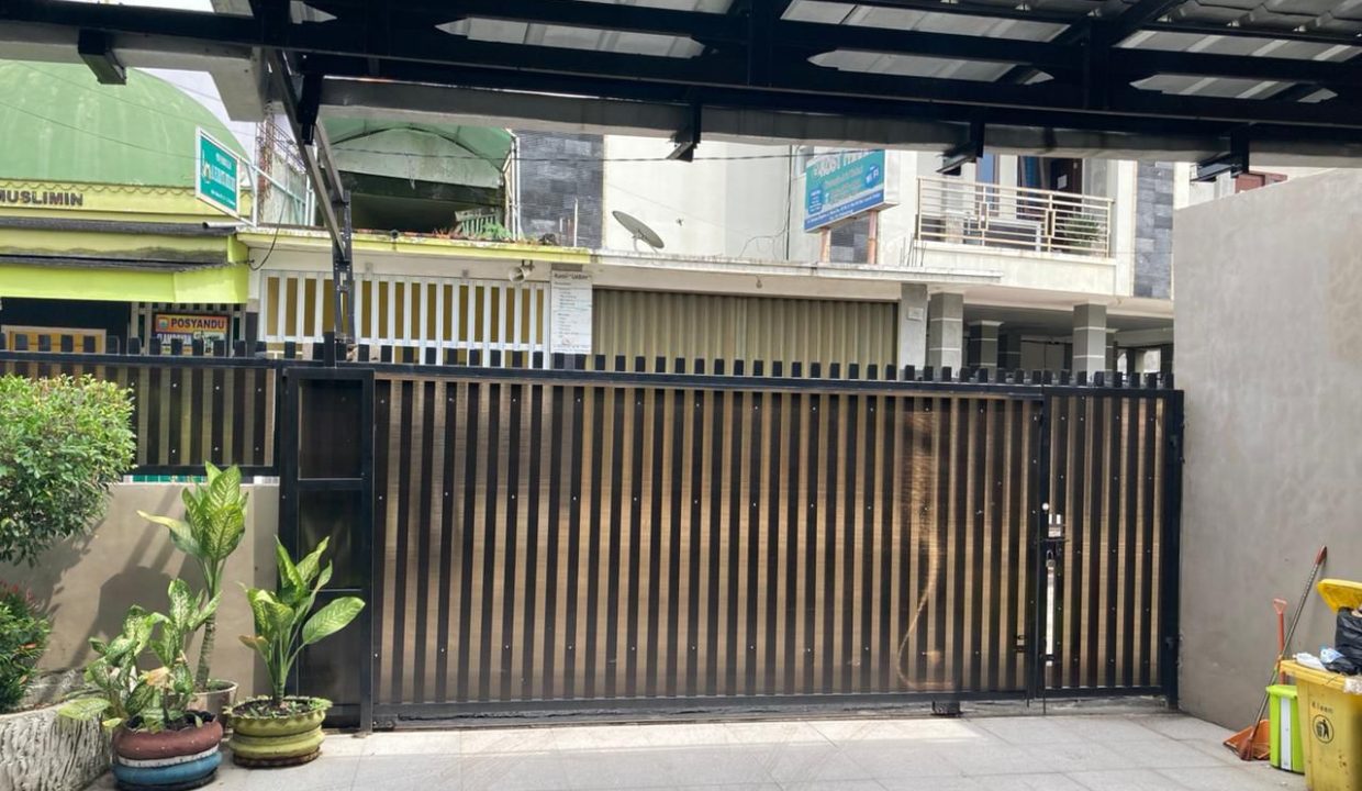 DIJUAL RUMAH MEWAH JALAN NATUNA SAMPING MANDIRI TOWER PALEMBANG (1,26)
