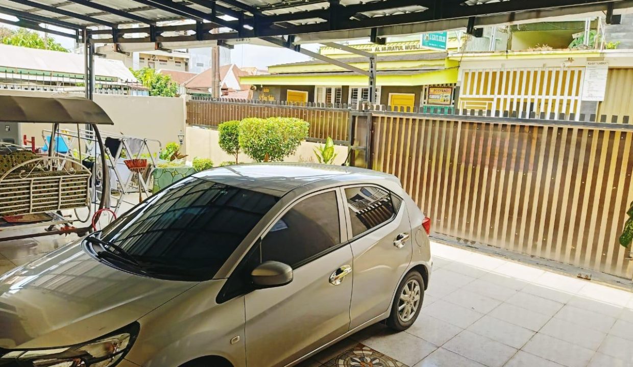 DIJUAL RUMAH MEWAH JALAN NATUNA SAMPING MANDIRI TOWER PALEMBANG (1,8)