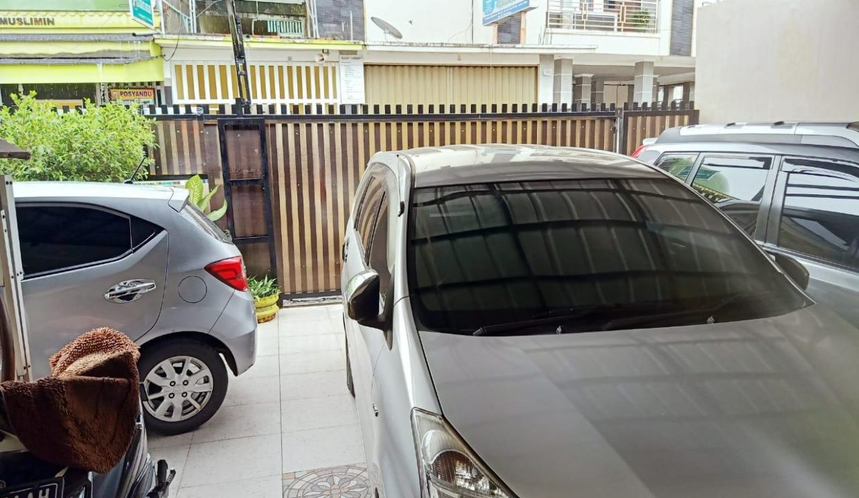 DIJUAL RUMAH MEWAH JALAN NATUNA SAMPING MANDIRI TOWER PALEMBANG (1,f5)