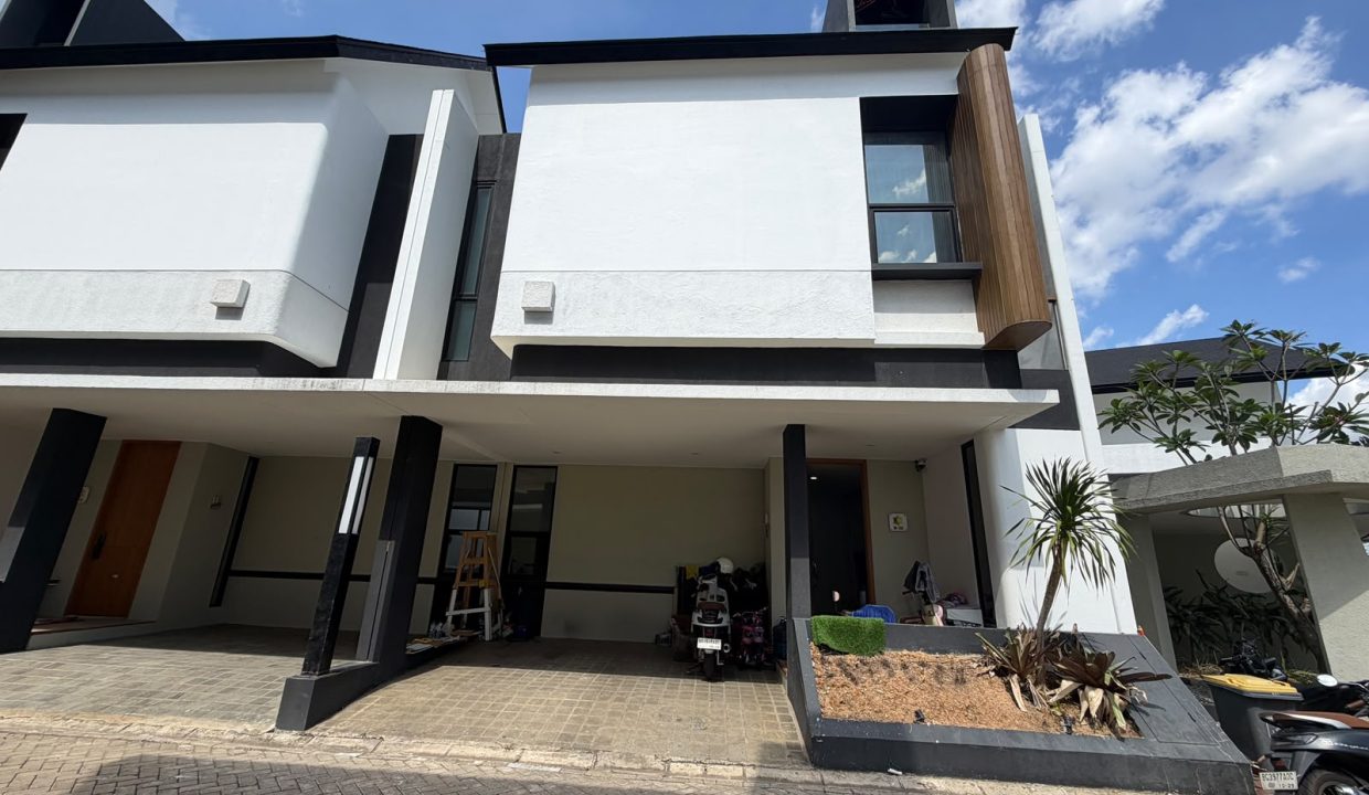 DIJUAL RUMAH JALAN MANDI API PALEMBANG (1,8)