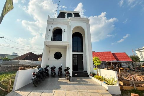 DIJUAL RUMAH D'LUXURY KARTIKA KAMBANG IWAK PALEMBANG (1)