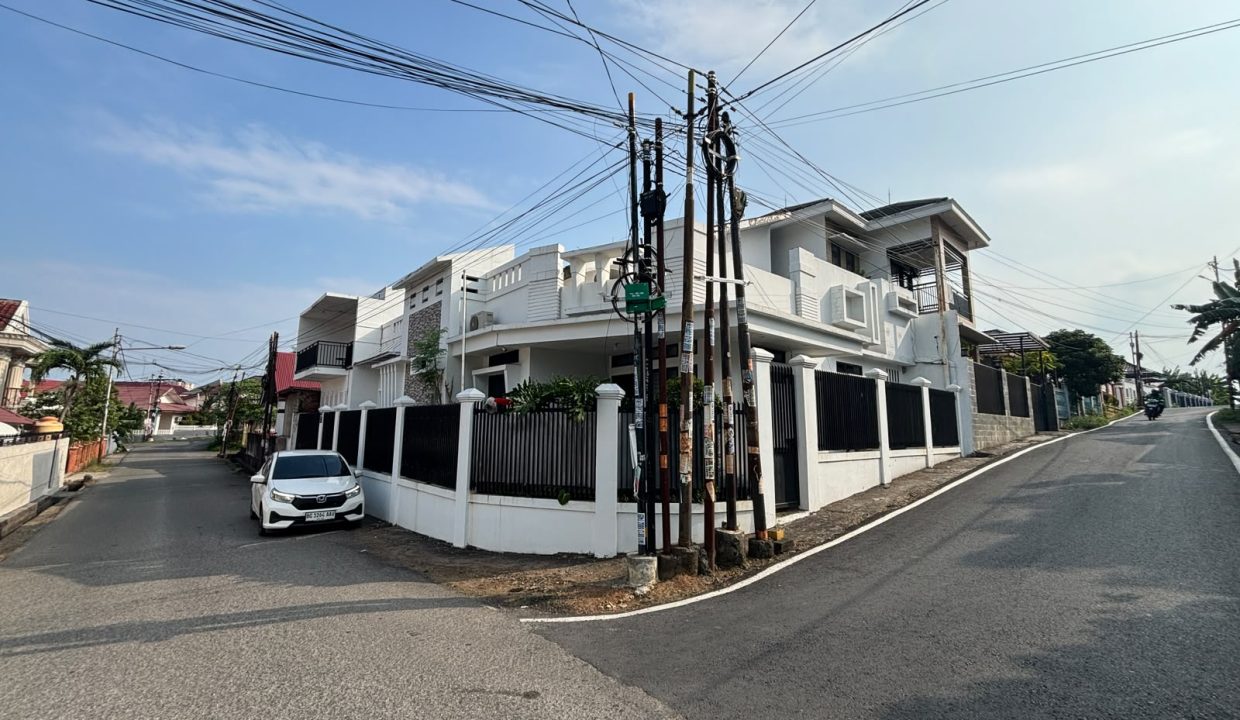 DIJUAL RUMAH HOOK JALAN ENIM DEMANG PALEMBANG (1)