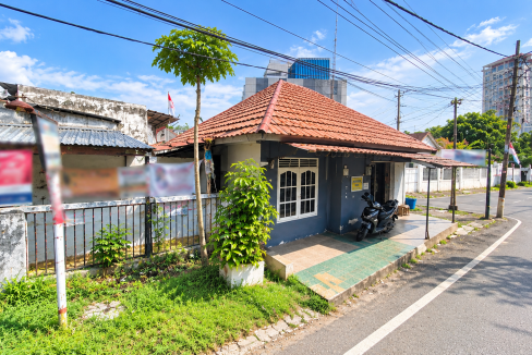 RUMAH JALAN NATUNA (0,1)