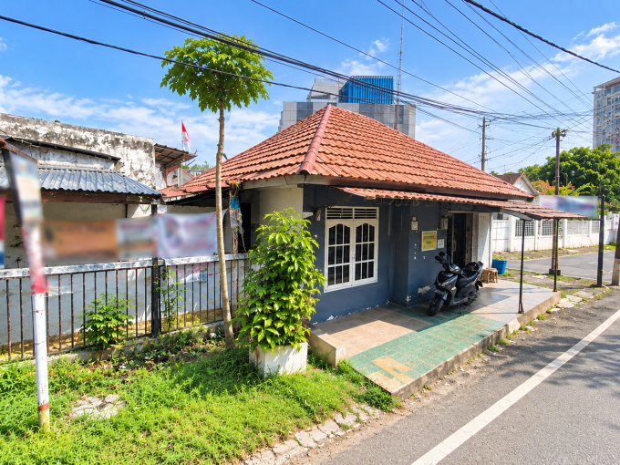 RUMAH JALAN NATUNA (0,1)